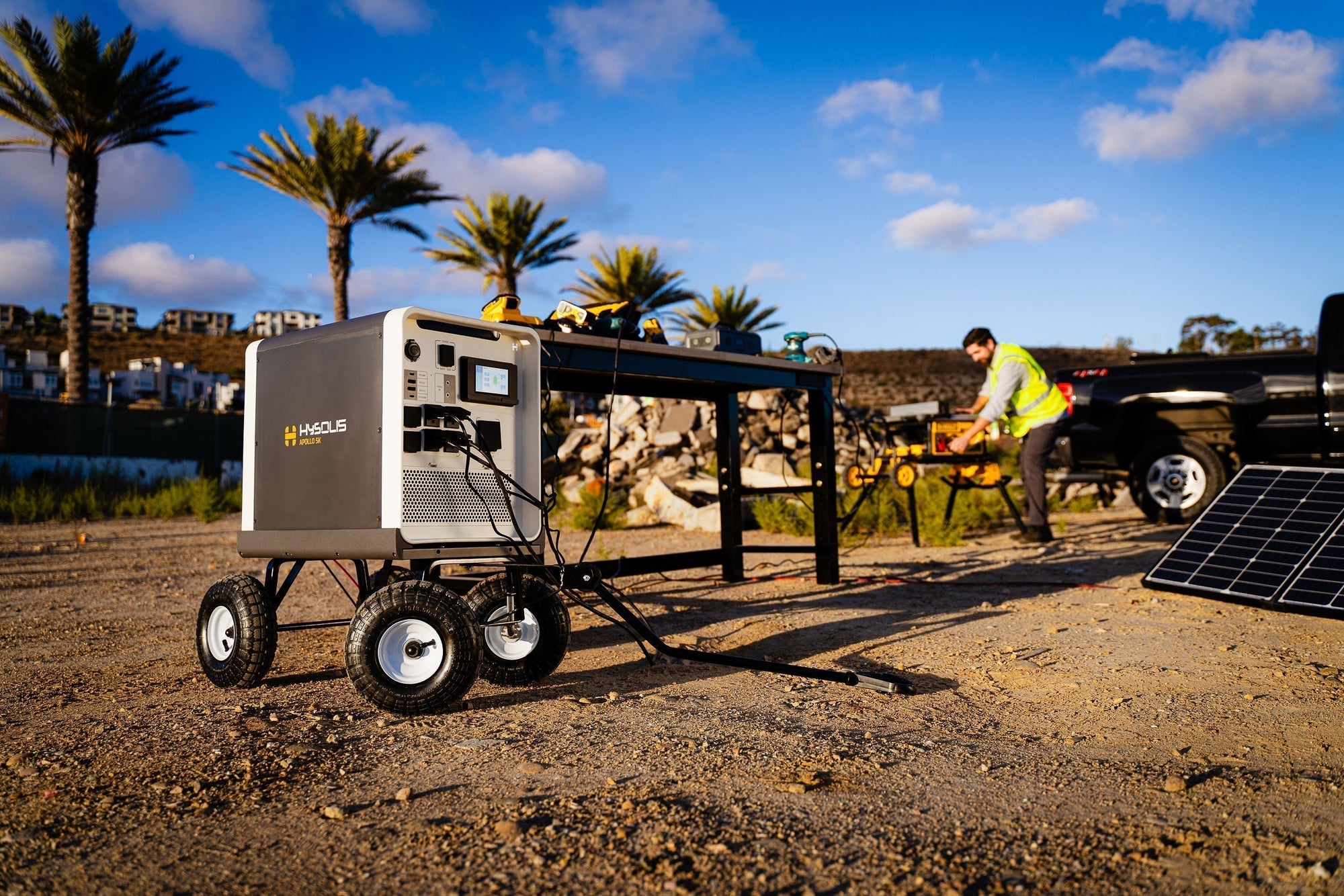What Is a Portable Solar Power Generator | Benefits & Buying Guide ...